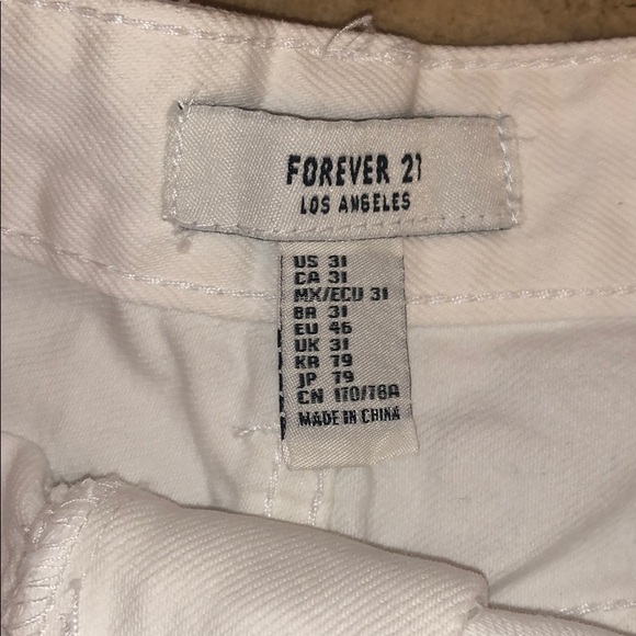 White shorts - Picture 2 of 5